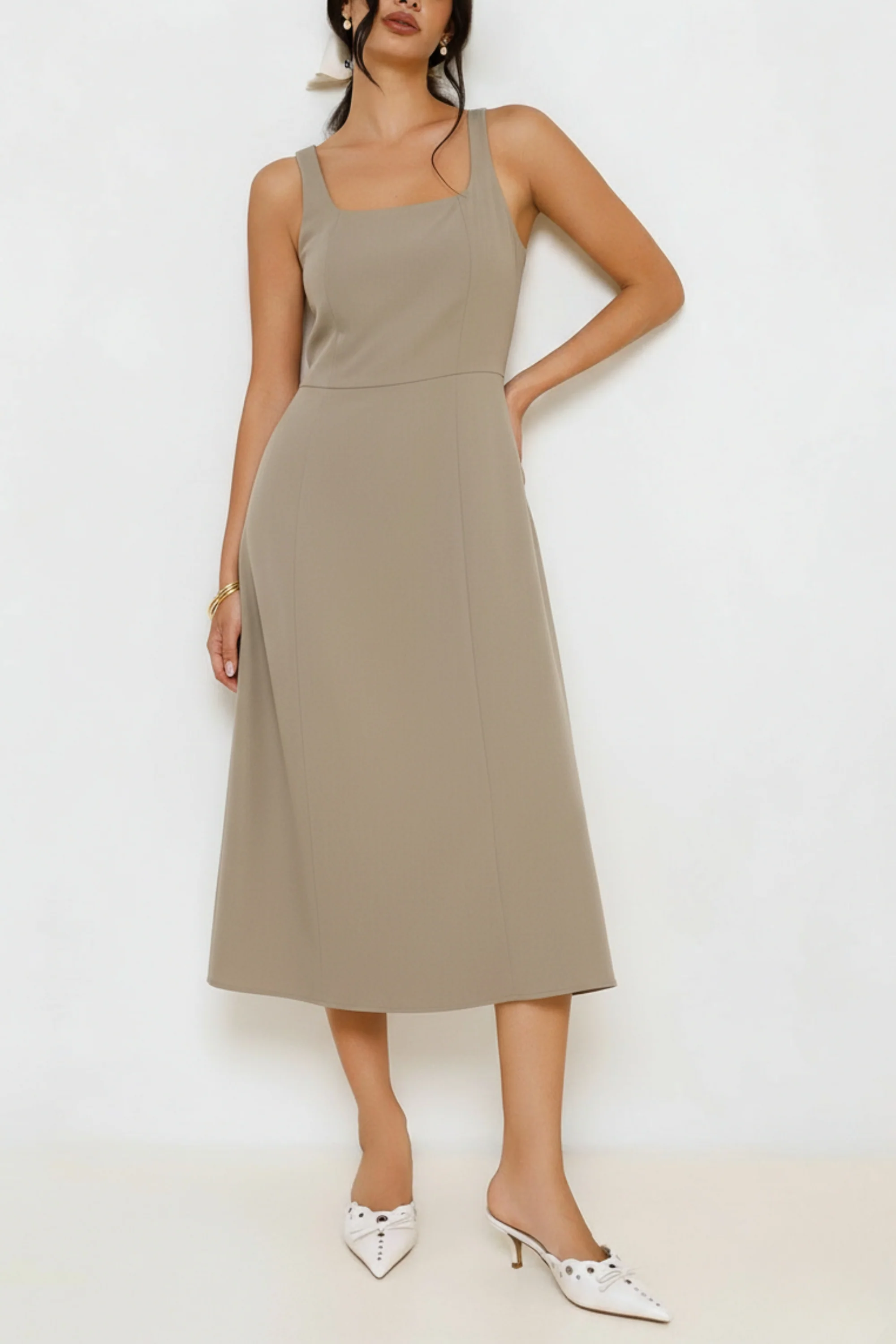 Elegante Greige Sleeveless Dress